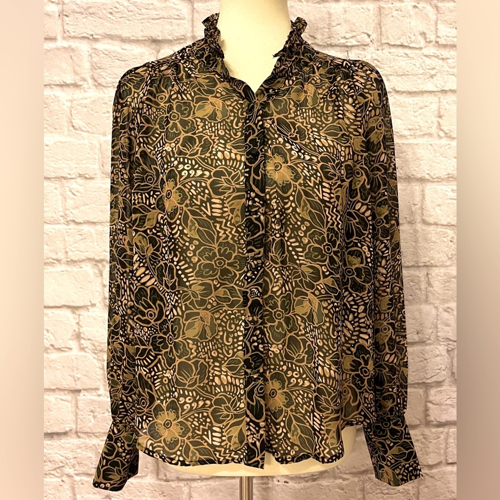 Evereve “Caroline” Chiffon Button Down Blouse